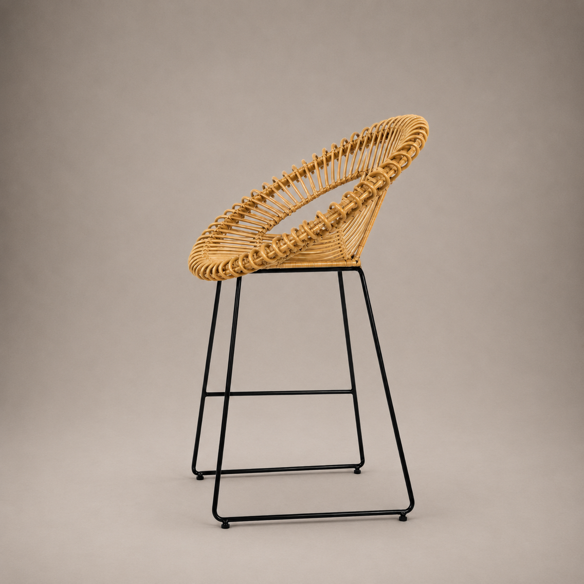 Avelino Barstool